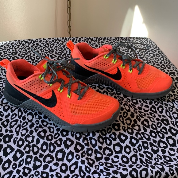Nike Metcon FlyWire Cross-Training Sneakers - Picture 8 of 12